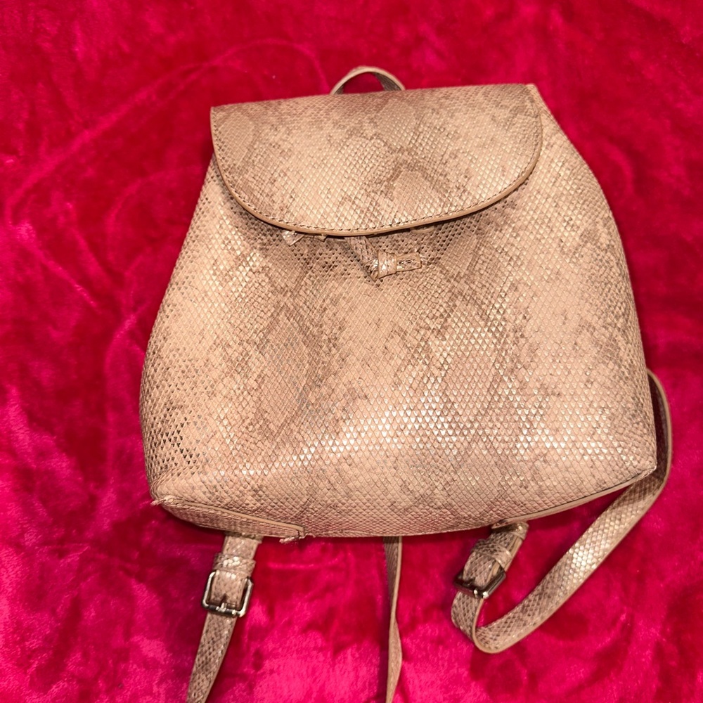 Elegant Tan Women's Bag - Picture 7 of 8